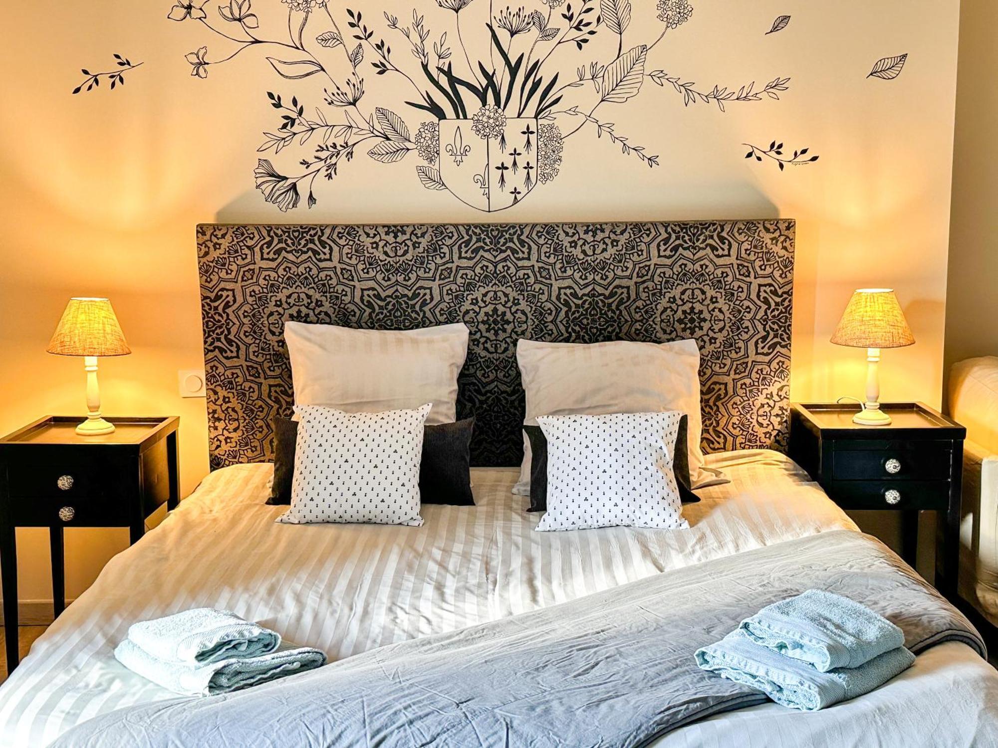 Bed and Breakfast Domaine Du Grenier Yffiniac Esterno foto