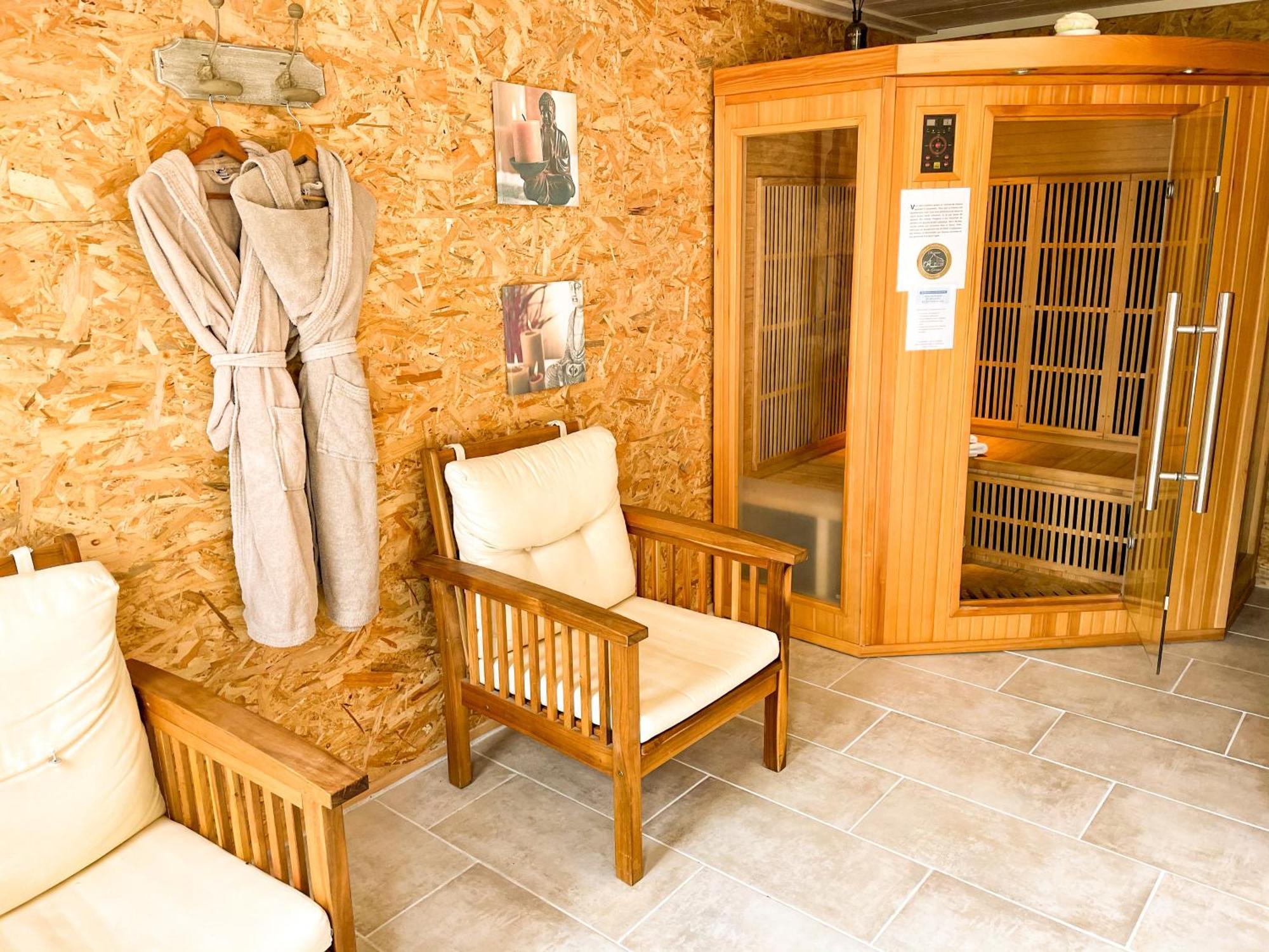 Bed and Breakfast Domaine Du Grenier Yffiniac Esterno foto