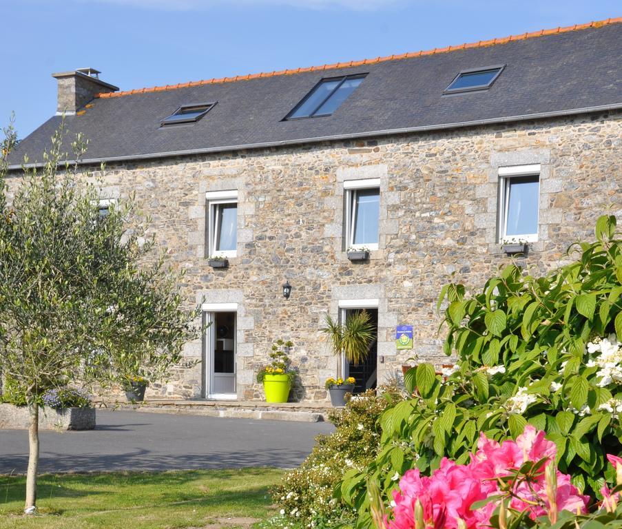 Bed and Breakfast Domaine Du Grenier Yffiniac Esterno foto