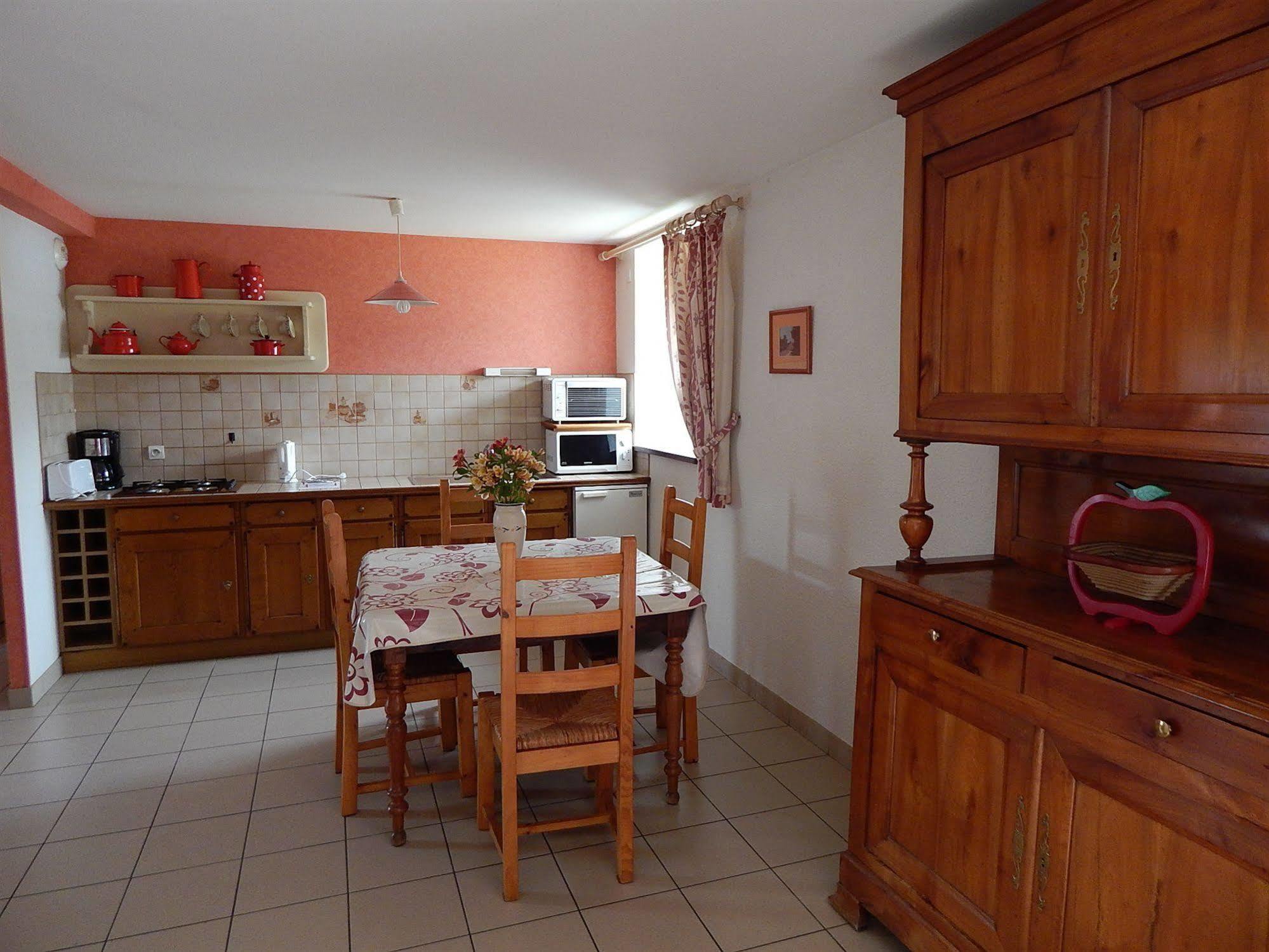 Bed and Breakfast Domaine Du Grenier Yffiniac Esterno foto